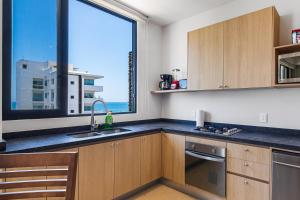 Golden Tide at Makare