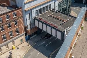 Central 2BR Flat - Balcony View in Bright Westside