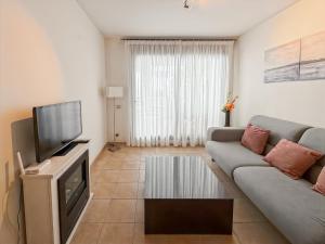 Amplio piso con parking y piscina cerca del mar