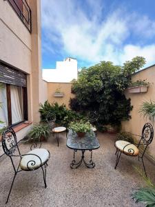 Habitación doble, excelente ubicación, con patio