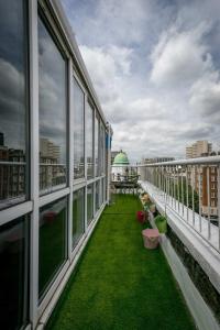 Lovely & Cosy 2BR 2Bath Penthouse Steps to Hyde P