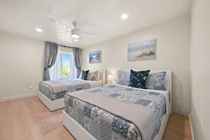 B310 - Oceanside Getaway