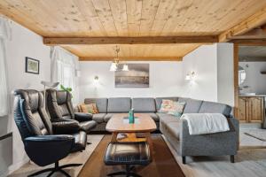 Cozy Holiday Home With A View Of The North Sea