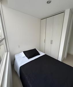 Moderno y cómodo cerca al cable