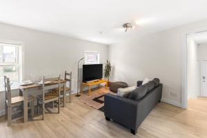 Herne Bay Pier Gem 30 seconds From the Coast