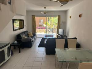 Viktoria Houses Anarita