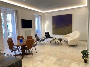 Lovely 3BR near Palacio Real - 3-звездочные отели в городе Мадрид