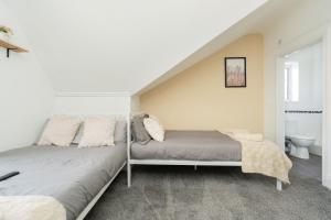 Open Mind Property - FOUR Guests & FREE Parking