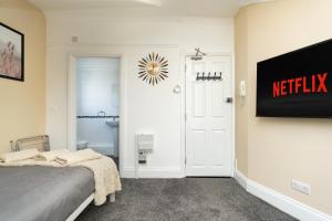 Open Mind Property - FOUR Guests & FREE Parking