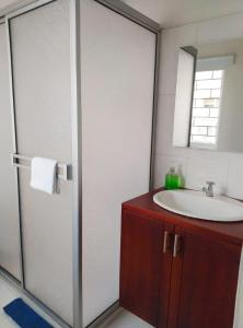 apto centro comodo 3 piso -- 1