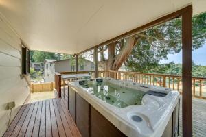 12 Mi to Yarrow Bay: Family Home in Kirkland