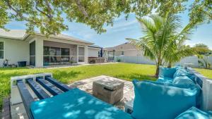 Cozy 4 Bed Home with Hot Tub Near Burnt Store