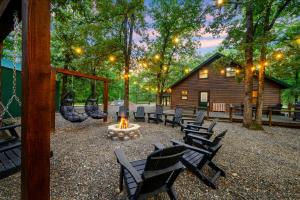 Sleeps 16, Hot Tub, Game Room, Pets, Firepit, Secluded, 2 acres - 4-gwiazdkowe hotele w mieście Stephens Gap
