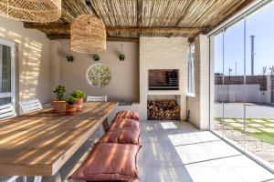 Luxury Flamingo Villa at beach with Pool and Solar Back Up