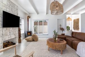 Luxury Flamingo Villa at beach with Pool and Solar Back Up