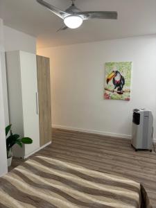 Apartamento blanco y negro en el centro