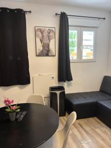 Apartamento blanco y negro en el centro