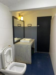 Crown Majesty - Arugambay