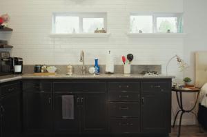 PNW Scenic Loft with Kitchenette