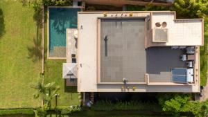 jacuzzi, 2 pools, luxury villa