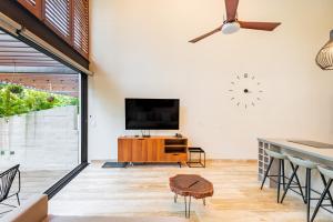 Stylish 2-Br Loft in AWA