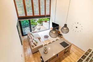 Stylish 2-Br Loft in AWA