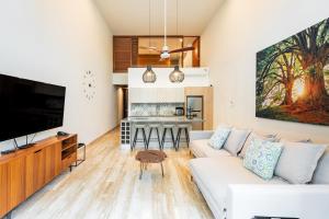 Stylish 2-Br Loft in AWA