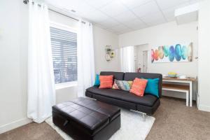 Bright Cheery Apartment Near Downtown