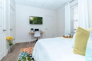 Bright Cheery Apartment Near Downtown