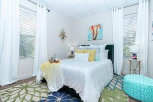 Bright Cheery Apartment Near Downtown