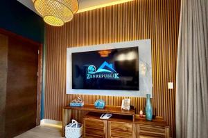 ALL-NEW Modern and Stylish Apartment with Rooftop Infinity Pool