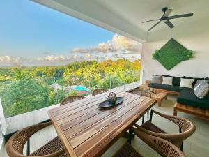 ALL-NEW Modern and Stylish Apartment with Rooftop Infinity Pool