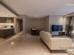 Luxury 3 Master Bedrooms with 1 Nanny Room and Pool View