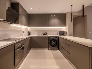 Luxury 3 Master Bedrooms with 1 Nanny Room and Pool View