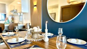 ALL-NEW Modern and Stylish Apartment with Rooftop Infinity Pool