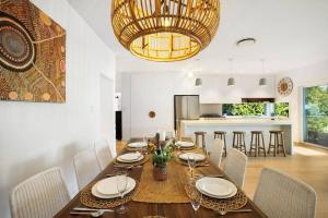 Sunlit Family Oasis with Pool Near to Manly Beach