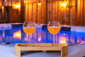 NEW Hollywood Luxury Villa, Game Room, Hot Tub 12, Fire Pit & BBQ