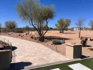 4BR Ranch w Four Peaks Views Fireplace Hot Tub