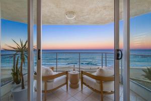 Golden Sands of Mermaid Beach