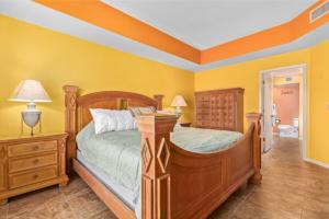 Relax Recharge and Soak in Mountain Views with Pool, Tennis and 55 Plus Resort Style Stay