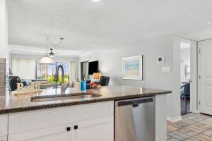 Amelia Surf and Racquet Club Condo - 1st Floor Ocean View - Pools - Tennis Courts - Sleeps 4