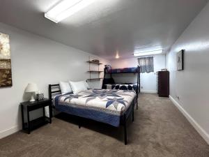 Luxury 6BR Retreat Firepit Foosball Backyard