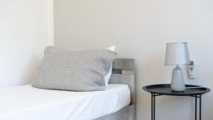 Stylish 3 BDR Retreat with Pool by LovelyStay