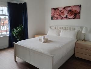 4 bedroom Home Family or Work Stay London