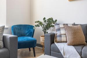 NW1 - Group-Friendly Flat 8BR in Best Location!