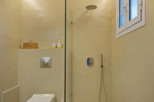 Beach Family Villa in Artemida