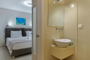 Beach Family Villa in Artemida