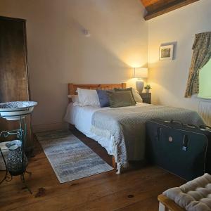 Longford Holiday Kitty Kiernans Self Catering Thatch Cottage