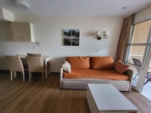 Large 27m2 Studio with sea view & pools