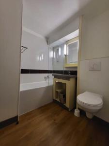 Large 27m2 Studio with sea view & pools